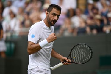 Tennisveteraan (36) dompelt Wimbledon in rouw met enorme stunt tegen 'Britse hoop'
