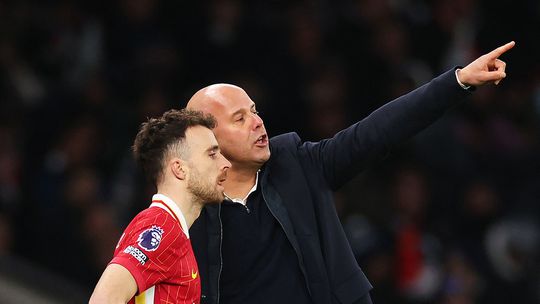 Liverpool-trainer Arne Slot emotioneel na dodelijke tragedie Diogo Jota