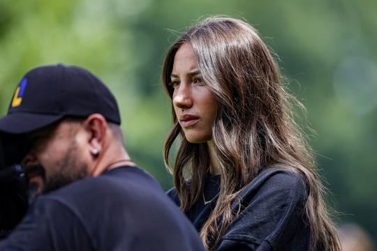 Dochter (23) voetbalicoon Mark van Bommel deelt kwetsbare beelden: 'Dit zou je normaal nooit zien'