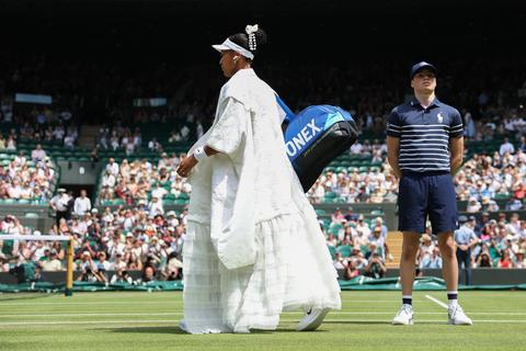 Toptennisster Naomi Osaka zet bijzonder ritueel door op Wimbledon