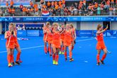De Nederlandse hockeysters klappen na weer een (dikke) overwinning op de Olympische Spelen. © Pro Shots