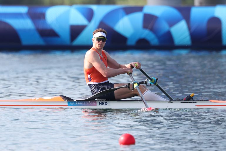 Simon van Dorp moet nog zeker een uur wachten op zijn olympische roeifinale door bizarre reden