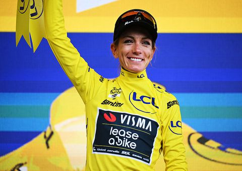 Alsnog Visma-feestje in Tour de France, Demi Vollering maakt dankbaar gebruik van inzinking in slotrit