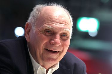 Duitsland opnieuw in shock: legendarische oud-voetballer met spoed naar het ziekenhuis afgevoerd