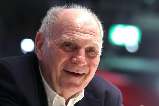 Duitsland opnieuw in shock: legendarische oud-voetballer met spoed naar het ziekenhuis afgevoerd
