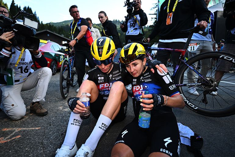 Emoties nemen de overhand bij toprenster Demi Vollering in Tour de France Femmes: 'Allemaal niet gelukt'