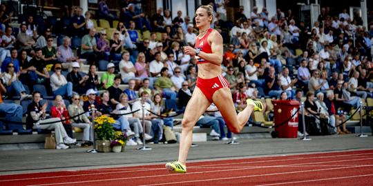 Atlete Lieke Klaver doet vriendin Femke Bol pijn op speciale dag: 'Toch een dingetje hè'