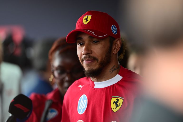Lewis Hamilton over veelbesproken moment met Max Verstappen: 'Zag hem op het laatste moment'