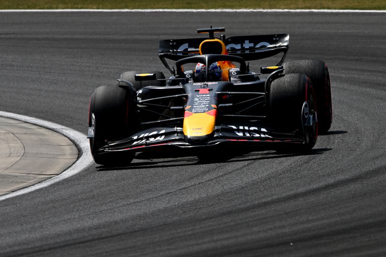 Max Verstappen stelt diep teleur in Hongarije, McLarens slachten concurrentie af