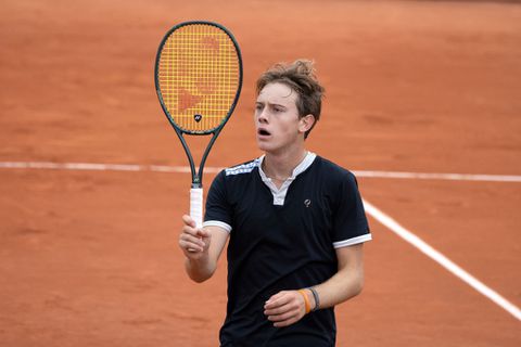 Nederlandse tennisser (23) ziet droom op valreep in duigen vallen, maar bereikt tóch mooie mijlpaal