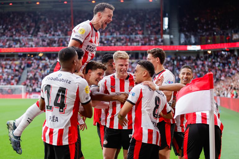 Go Ahead Eagles in tranen na drama in Eindhoven: PSV wint Johan Cruijff Schaal na laat doelpunt