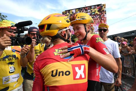 'Ik weet zeker dat mijn vriend boos is': winnares in Tour de France Femmes verklaart manier van juichen