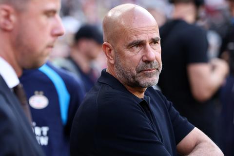 'Slapeloze nachten' voor PSV-coach Peter Bosz richting start van Eredivisie: 'Anders wordt het een moeilijk seizoen'