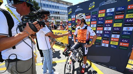 Verbazing om 'volslagen belachelijk' moment in Tour de France Femmes: 'Hoe ga je dat uitleggen?'