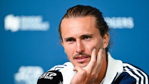 Toptennisser Alexander Zverev (29) spreekt over bankrekening van Novak Djokovic: 'Nu moet ik even gokken'