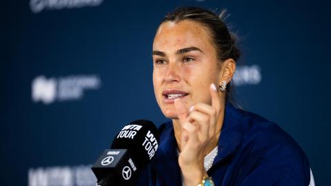 Toptennisster Aryna Sabalenka spreekt zich uit over omstreden besluit: 'Niet eerlijk als vrouw tegen biologische man speelt'