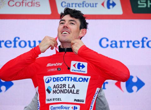 Vuelta-leider Ben O'Connor krijgt om bizarre reden gigantische geldboete