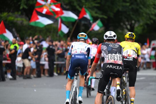Ploegbaas Visma - Lease a Bike over gevaarlijke protesten in Vuelta: 'Kan nooit de bedoeling zijn'