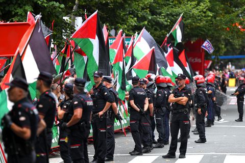 Bizar slot Vuelta: organisatie neemt na chaotische etappe ernstige maatregel