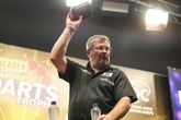 Darter James Wade vertraagt steeds meer, tot irritates aan toe. ©PDC
