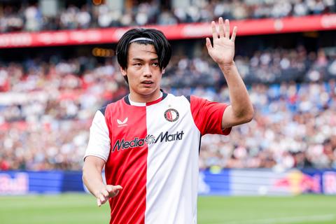 Ex-Feyenoorder Ayase Ueda blinkt meteen uit bij nieuwe club Lille