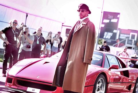Lewis Hamilton steelt de show in aanloop naar GP van Italië met peperdure droomauto