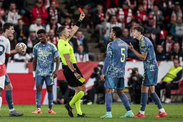 Samenvatting Slavia Praag - Ajax: Amsterdammers ontsnappen in hectische slotfase