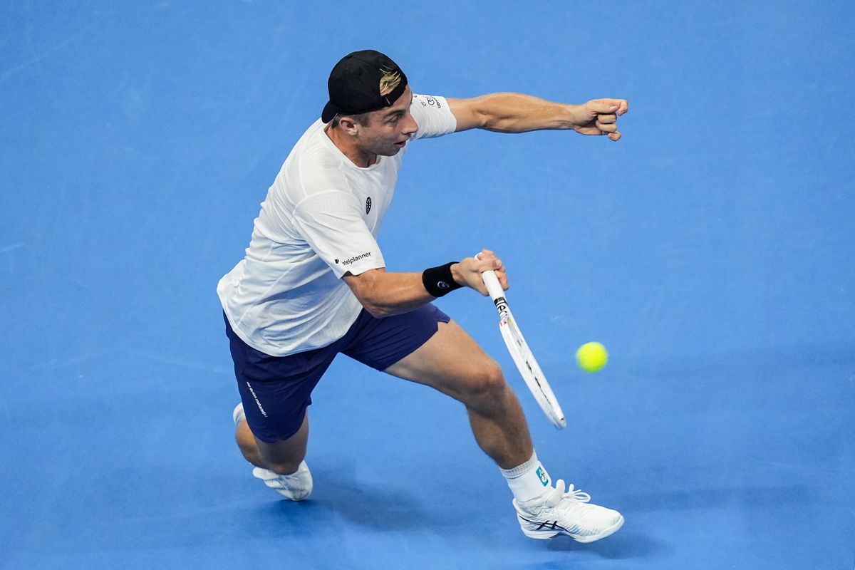 Tallon Griekspoor volgt voorbeeld Botic van de Zandschulp, Nederlandse tennissers zien bui al hangen