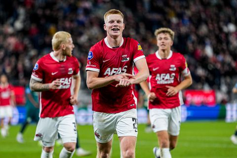 AZ-parel Kees Smit (19) wekt interesse Europese top: 'Vergelijkingen met Kevin De Bruyne'