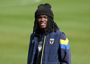 Nederlandse voetballer zwaar gestraft in Engeland: schorsing wegens 252 (!) overtredingen