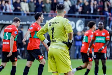 Etienne Vaessen moet liefst zes keer vissen bij NEC-FC Groningen: 'We zaten zo goed bij de tegengoals'