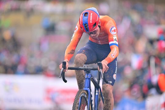 Lars van der Haar moet buigen voor Belg Thibau Nys op EK veldrijden