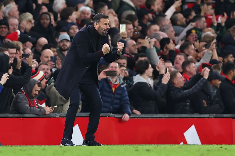 Ruud van Nistelrooij blijft ook in topwedstrijd ongeslagen als trainer van Manchester United