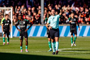 Wéér discussie over VAR na opvallende lijnen, de nummer één is terug en magie bij Ajax