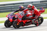 Jorge Martín en Francesco Bagnaia gaan nek aan nek de laatste race van het MotoGP-seizoen in. ©Getty Images