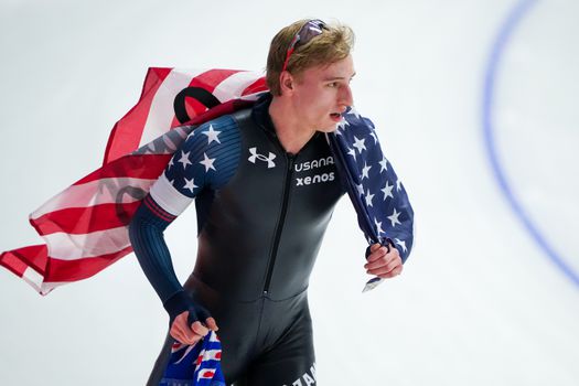 Jordan Stolz trainde op vijver in de achtertuin: 'In Amerika bestaat nog trots voor het schaatsen'