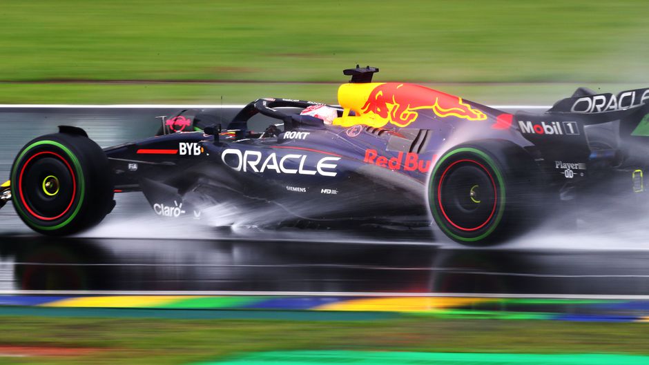 Regenkoning Max Verstappen neemt door recordrace GP Brazilië afstand van Lando Norris
