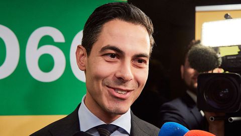 D66-politicus Rob Jetten geniet in spannende periode van zijn verloofde: 'Daarna een biertje in de kantine'