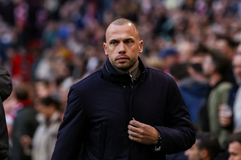 Wesley Sneijder maakt gehakt van actie John Heitinga bij Ajax: 'Dit had je bij mij echt niet hoeven doen'