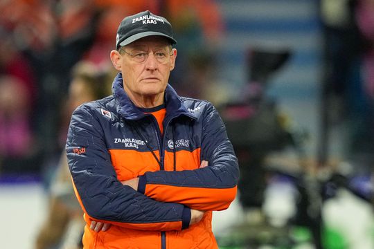 Schaatscoach Jillert Anema baart opzien met felle uitspraken: 'Hij schopt weer lekker overal tegenaan'