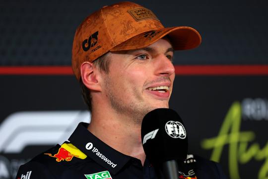 Max Verstappen plaagt oud-coureur na ontslag John Heitinga: 'Gewoon even pauze nemen'