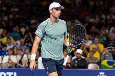 Toptennisser Botic van de Zandschulp laat voorsprong glippen tegen Zwitserse grootheid