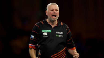 'Ontzettend blij mee': Raymond van Barneveld dankbaar dat PDC rekening houdt met zijn wens op WK darts