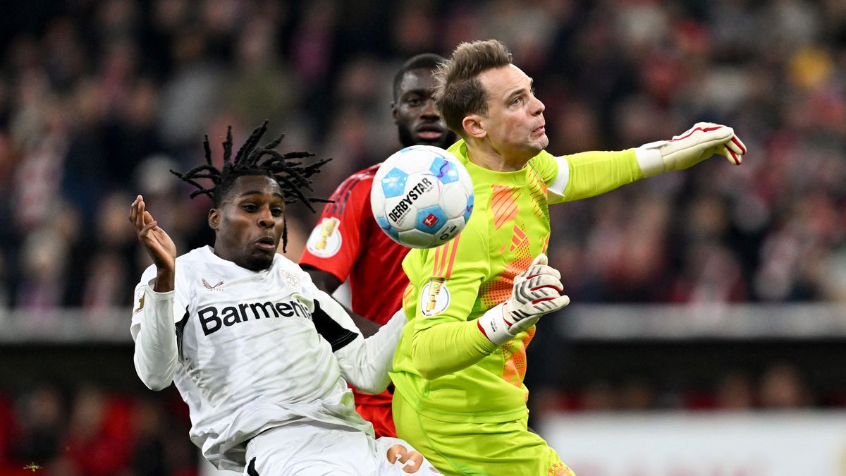 Manuel Neuer biedt excuses aan na historische overtreding op Jeremie Frimpong