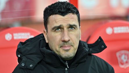 Ex-succestrainer AZ legt vinger op zere plek na ontslag Maarten Martens: 'Dat geeft wel stof tot nadenken'