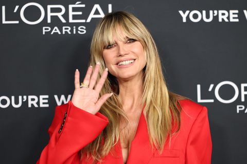 Topmodel (52) presenteert loting WK voetbal: FIFA maakt enorme sterren bekend