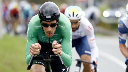 Nederlandse wielrenner doet boekje open na veelbesproken incident: 'Dat doet heel veel pijn'