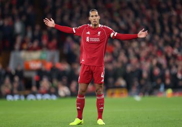 Liverpool-aanvoerder Virgil van Dijk hard aangepakt na dure fout in Premier League: 'Verschrikkelijk'