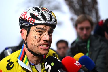 Wout van Aert viert overwinning met mooi gebaar voor zoontje (4): 'Vandaag deed ik het eens'