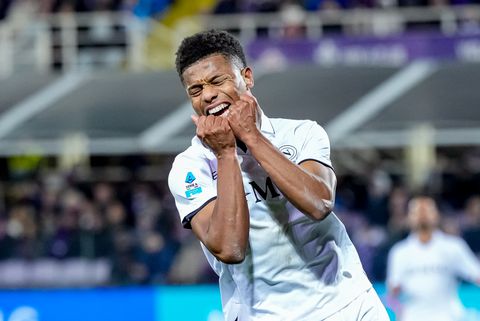 Oud-Ajacied David Neres schiet Napoli met geweldige goal naar koppositie